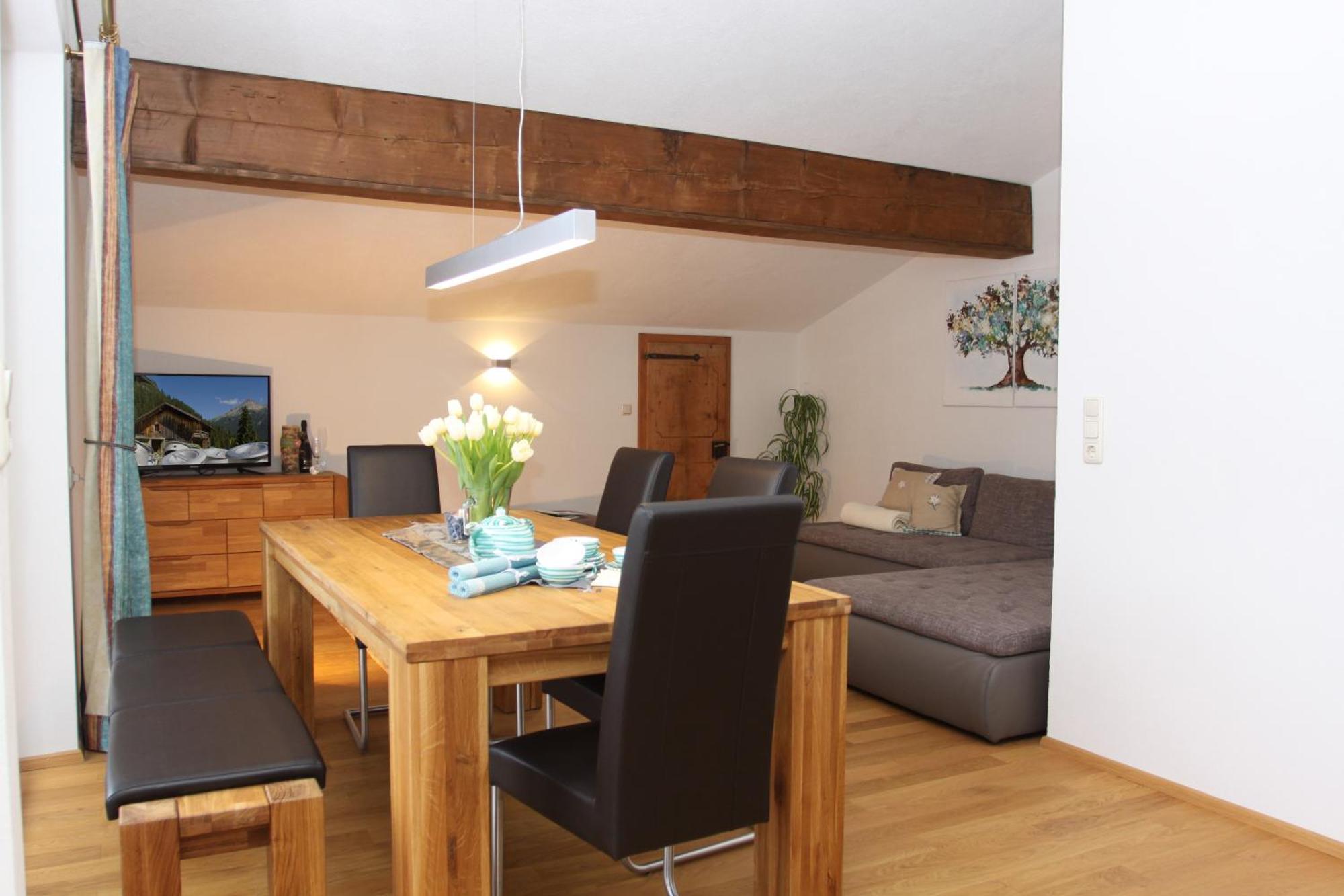 De Luxe - 140m² Apartment Elbigenalp
